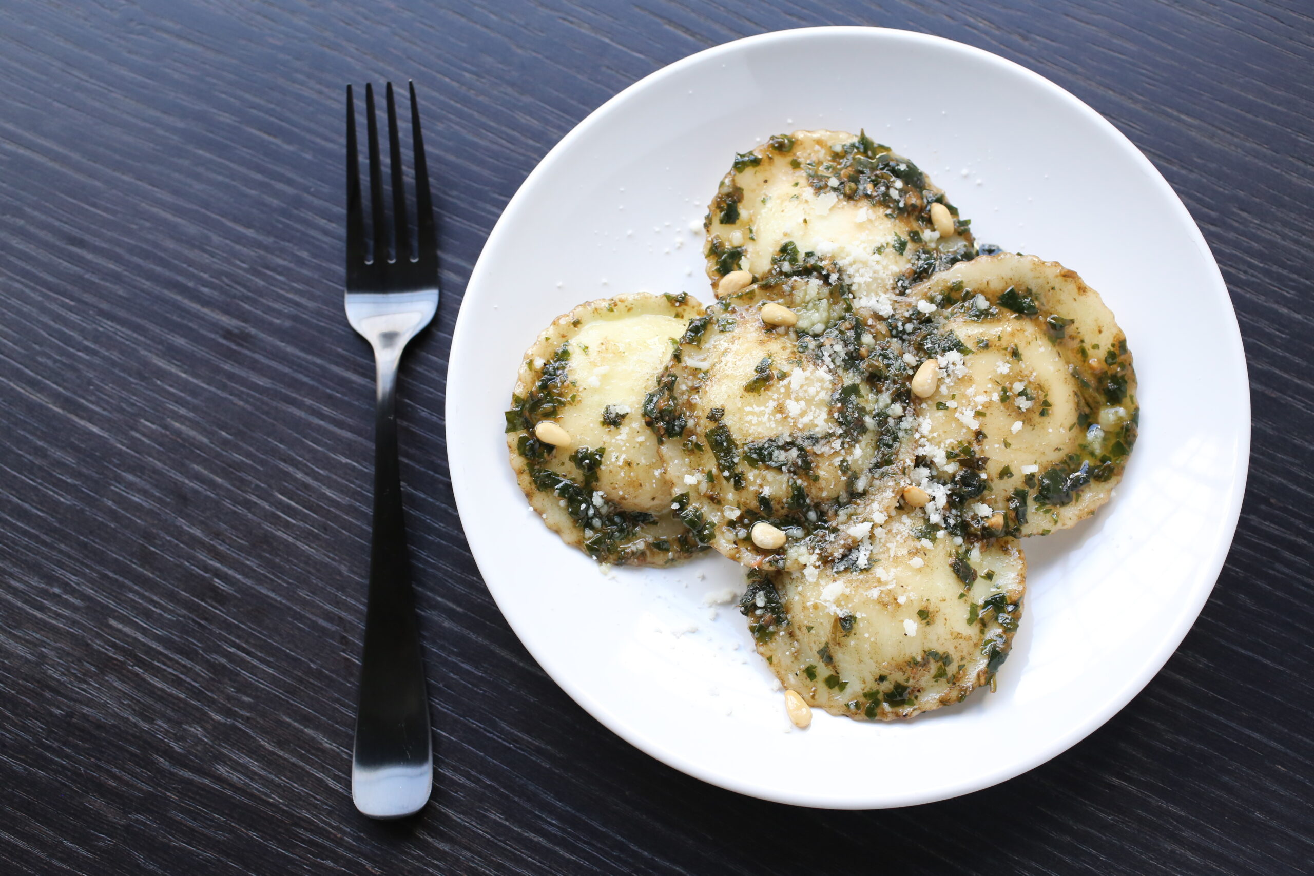 Cheese Ravioli with Pesto and Toasted Pine Nuts – Pastosa Ravioli